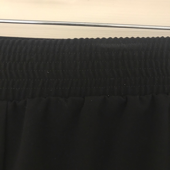 BY & BY Black Scalloped Shorts - Picture 5 of 7